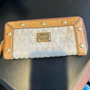 Michael Kors tan wallet
